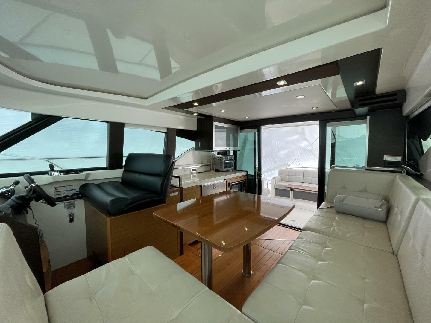 2016 Tiara Yachts C44 Coupe — photo 10