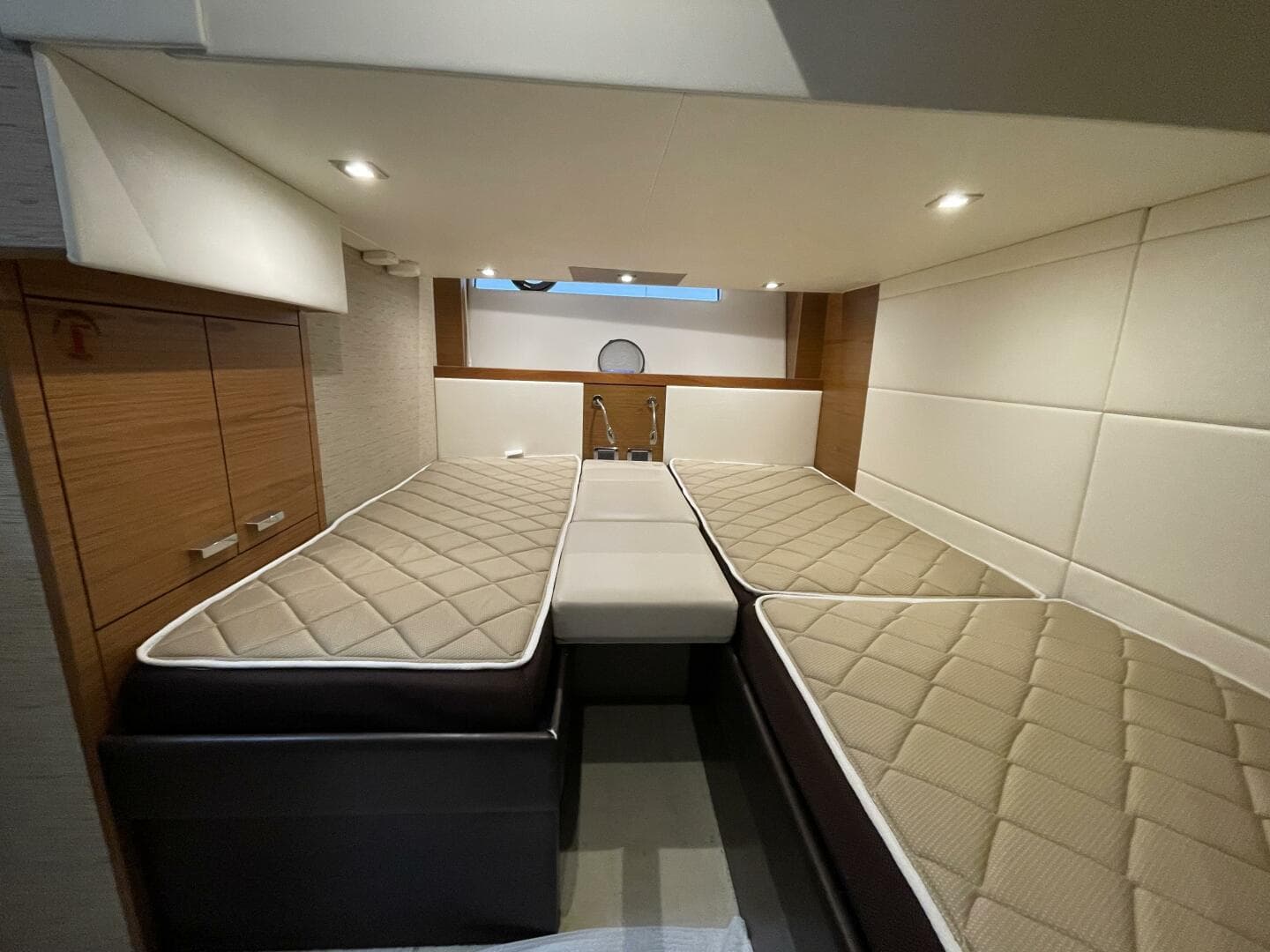 2016 Tiara Yachts C44 Coupe — photo 14