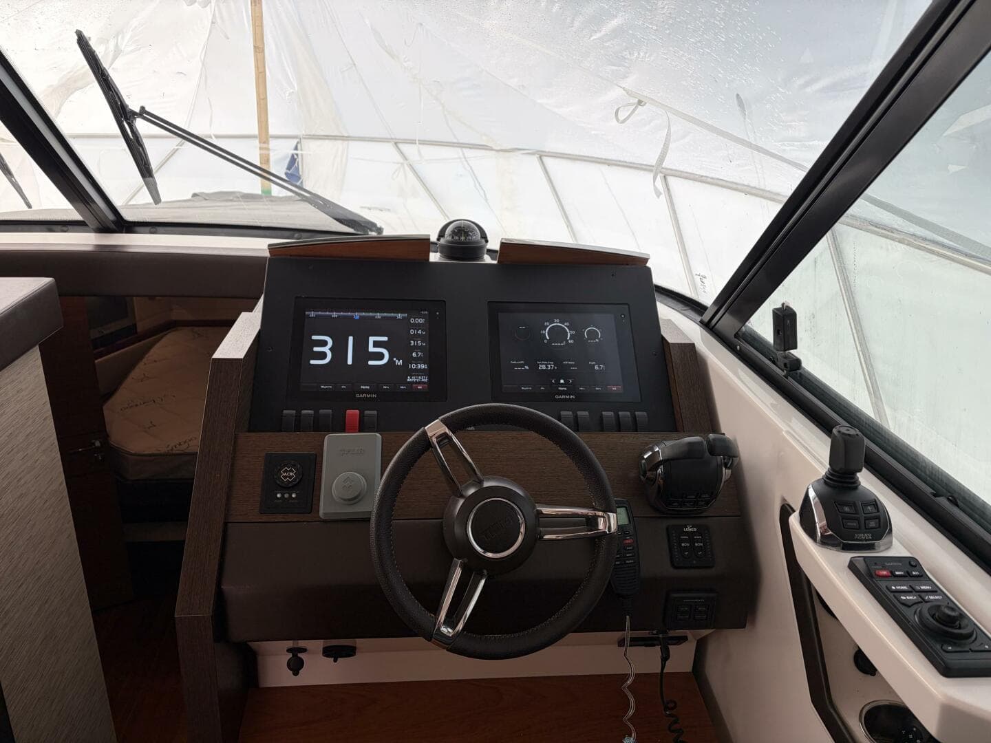 2016 Tiara Yachts C44 Coupe — photo 9