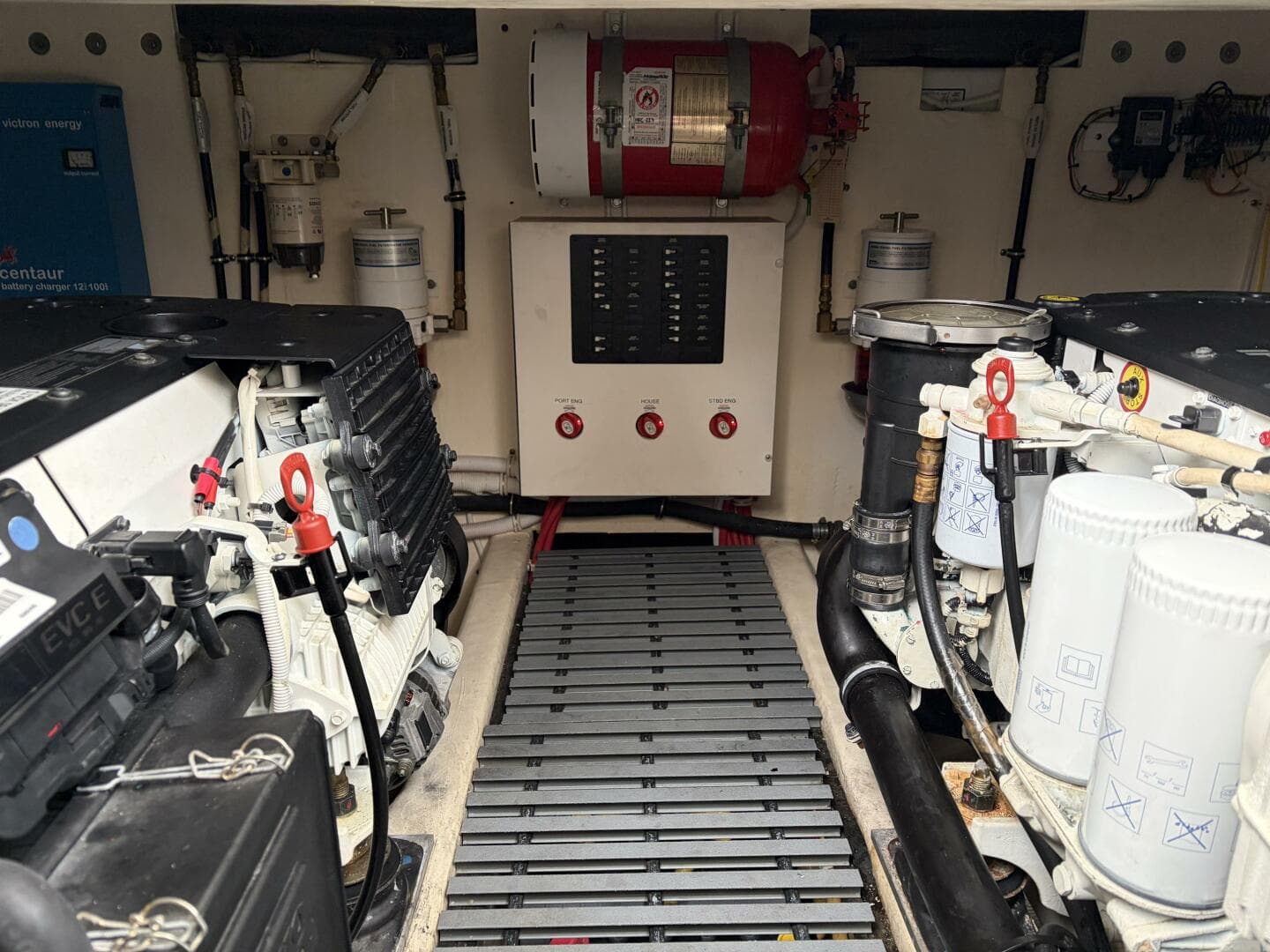 2016 Tiara Yachts C44 Coupe — photo 18