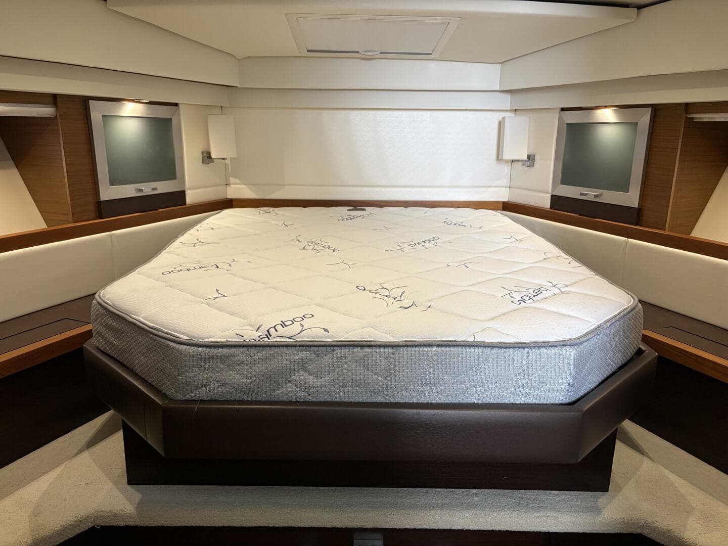 2016 Tiara Yachts C44 Coupe — photo 11