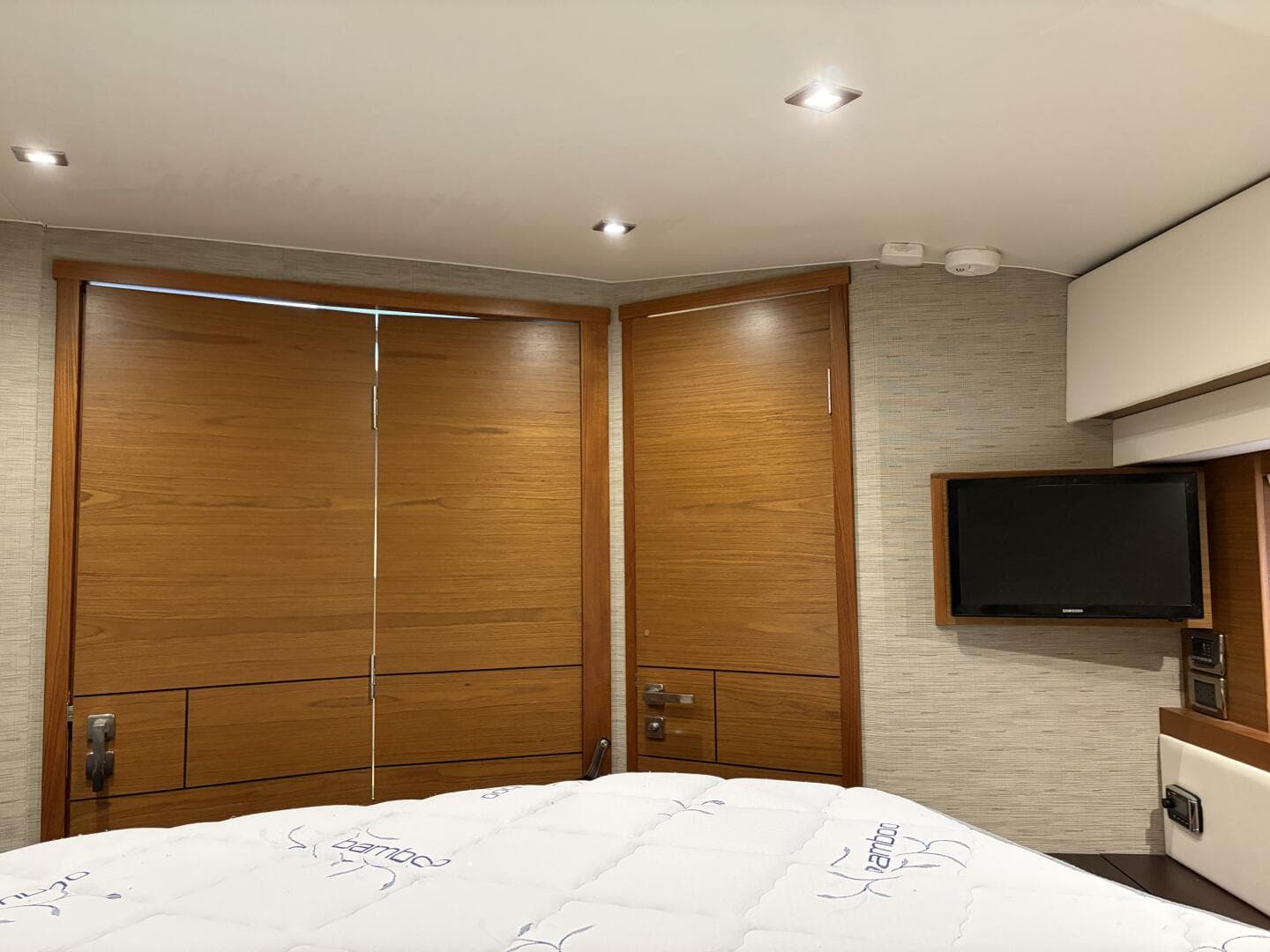 2016 Tiara Yachts C44 Coupe — photo 12