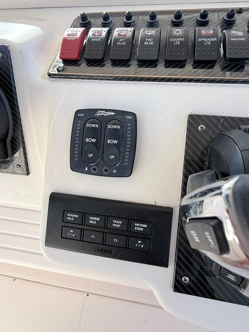 2011 Grady-White Caynon 336 — photo 20