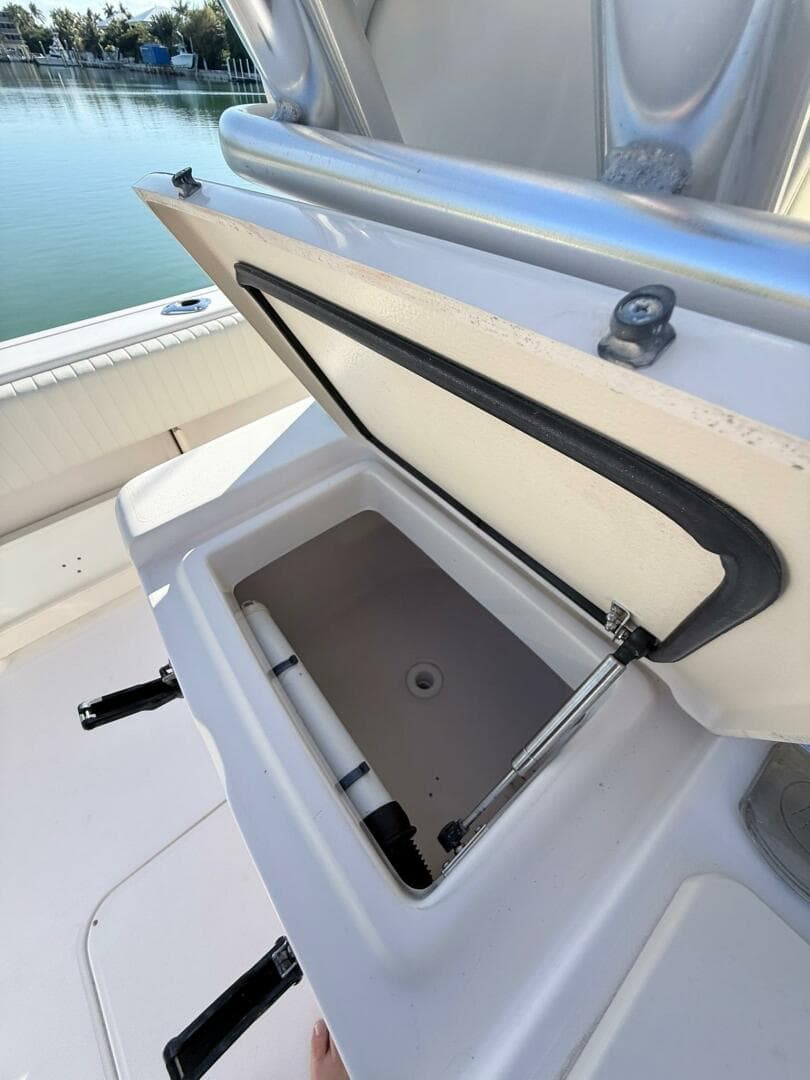 2011 Grady-White Caynon 336 — photo 27