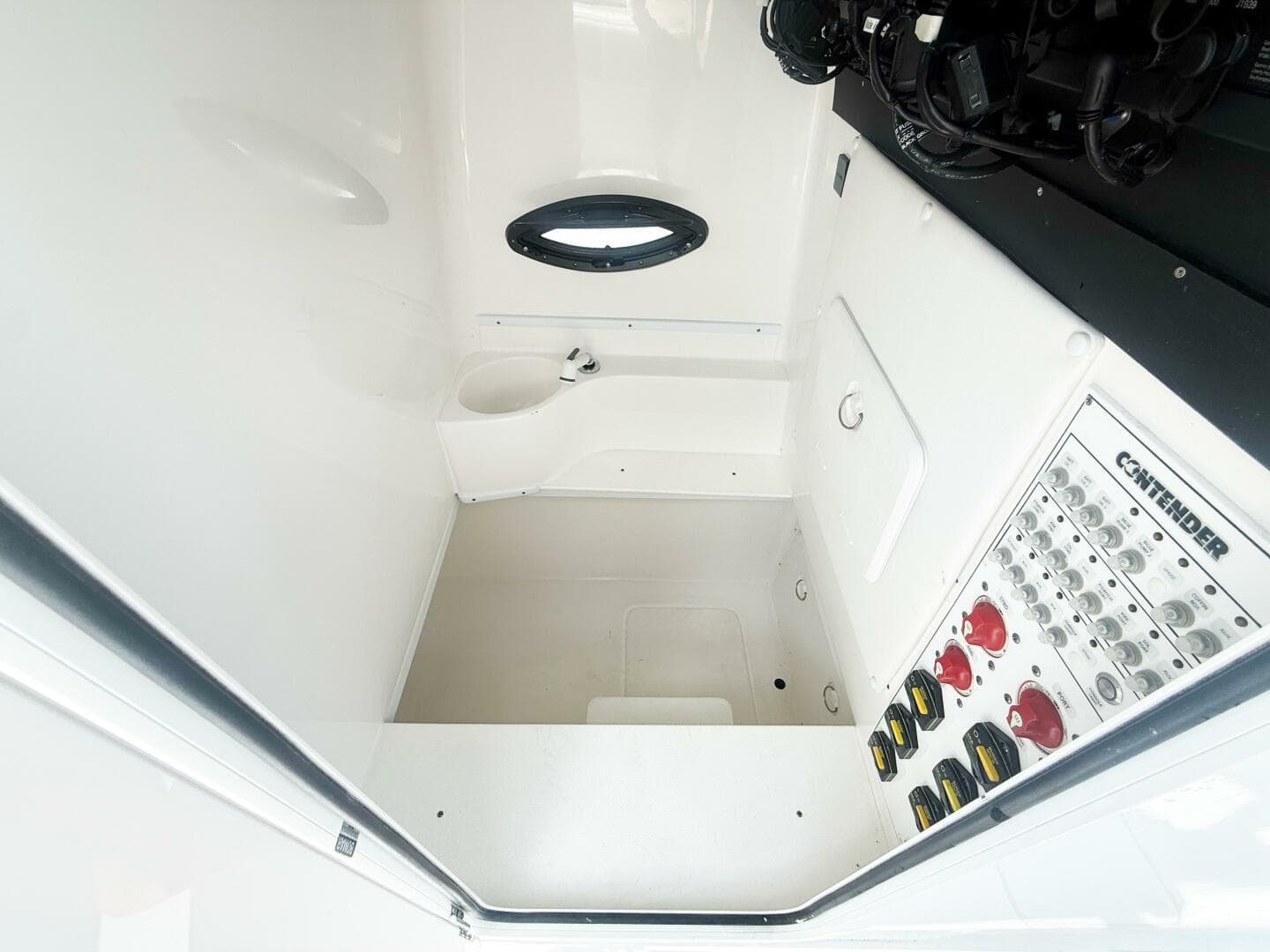 2023 Contender 32 ST — photo 33