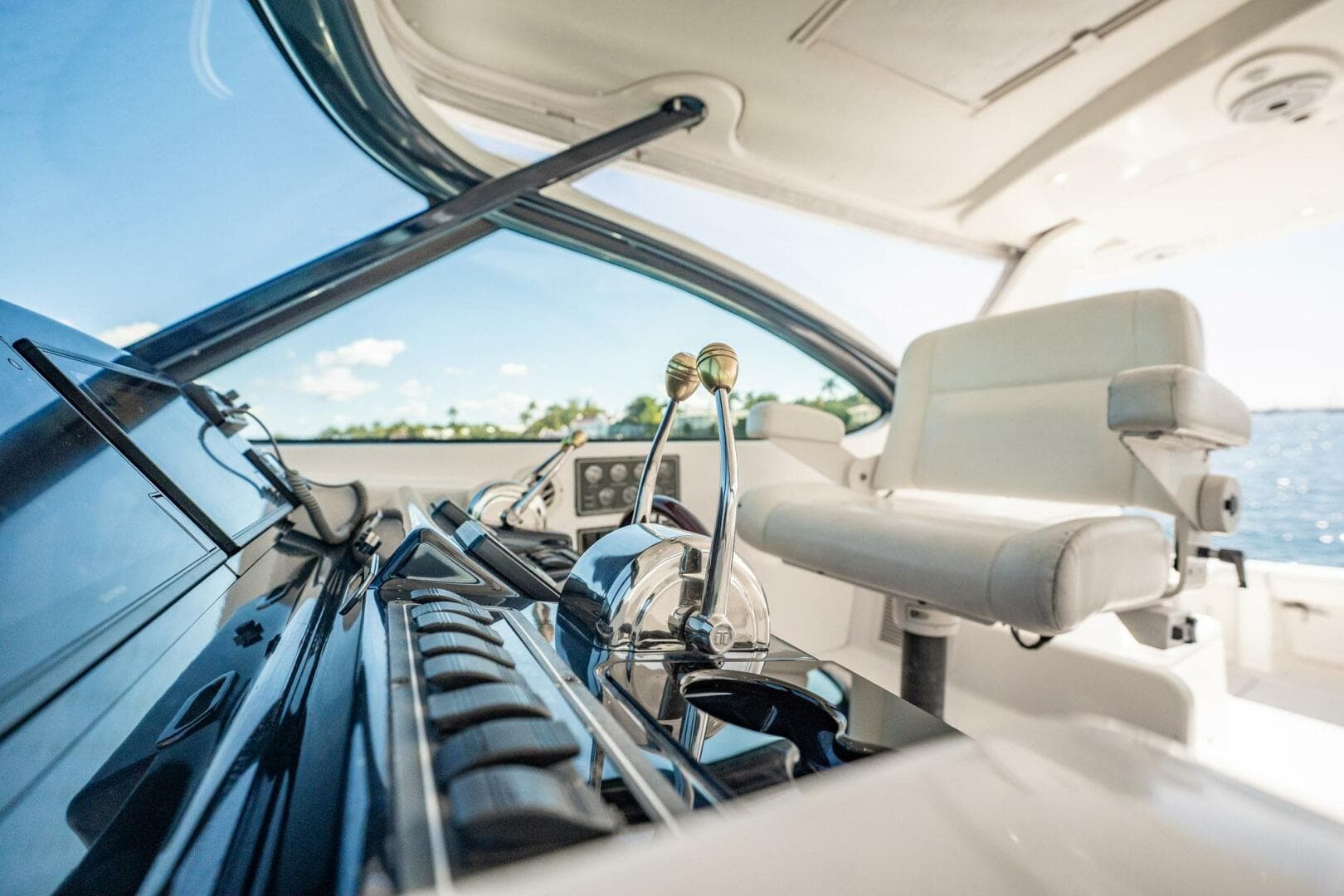 2004 Tiara Yachts 4200 Open — photo 47