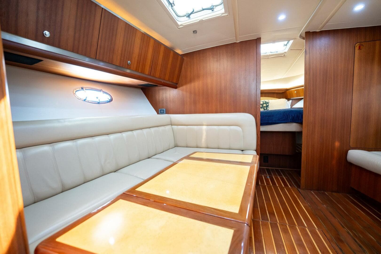2004 Tiara Yachts 4200 Open — photo 9