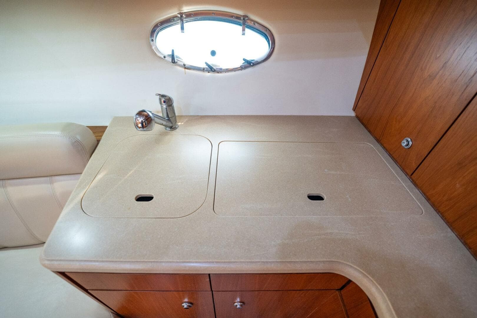 2004 Tiara Yachts 4200 Open — photo 17