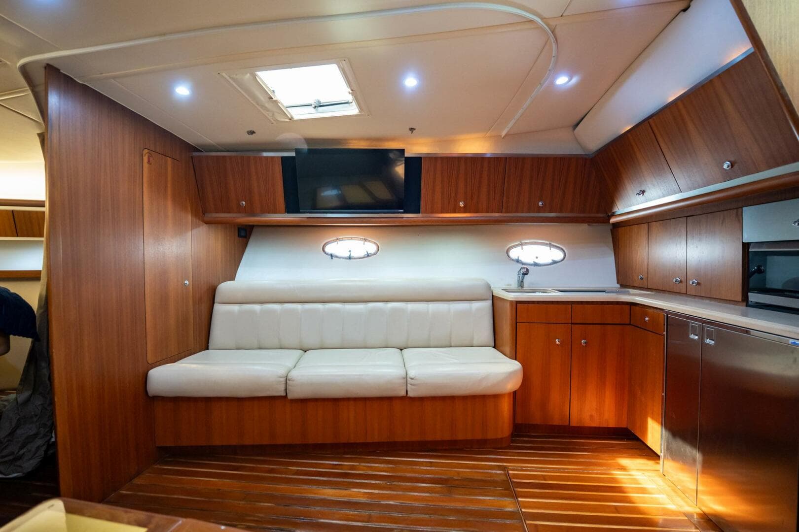2004 Tiara Yachts 4200 Open — photo 10