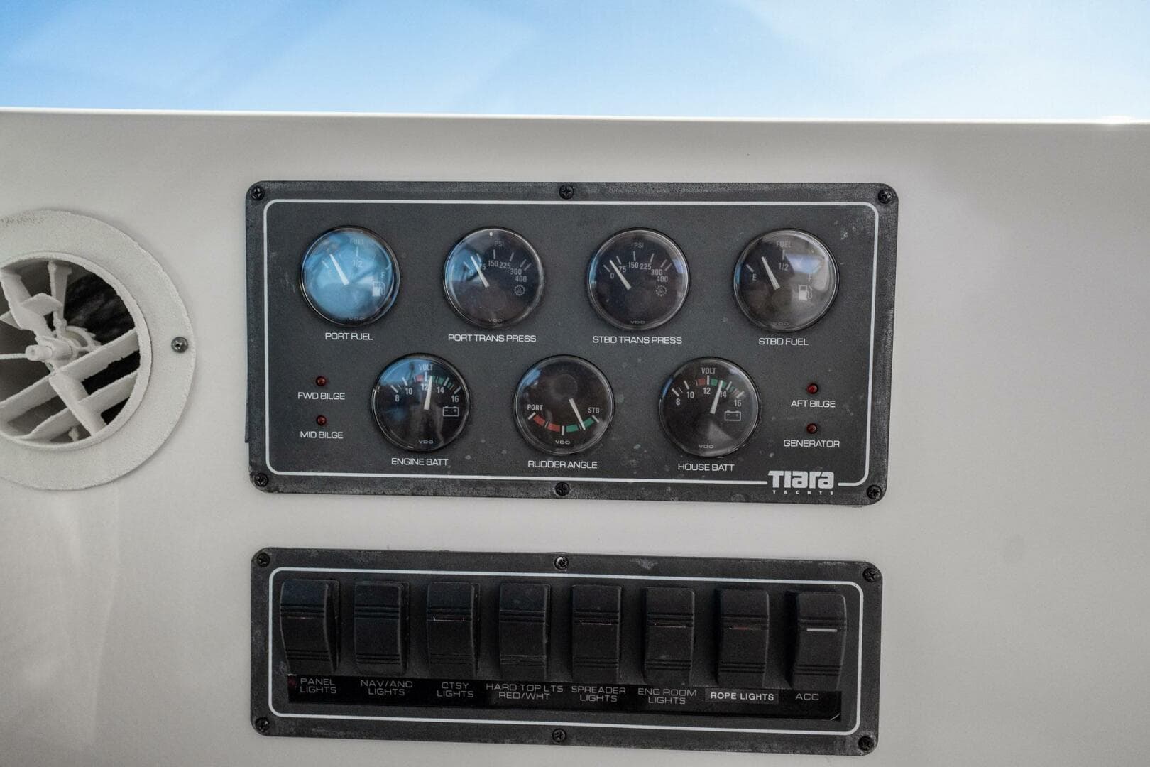 2004 Tiara Yachts 4200 Open — photo 46