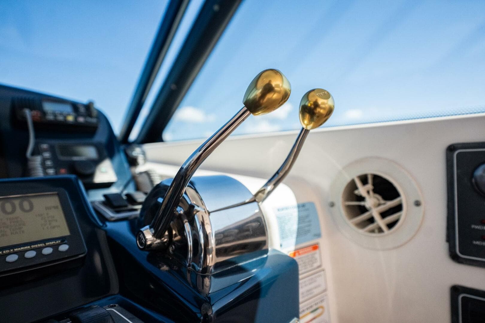 2004 Tiara Yachts 4200 Open — photo 45