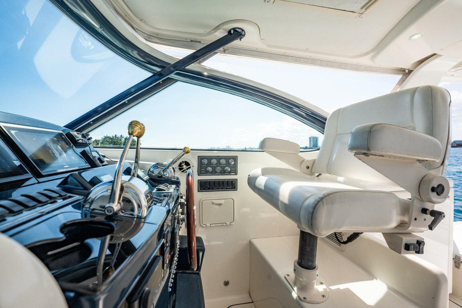 2004 Tiara Yachts 4200 Open — photo 48