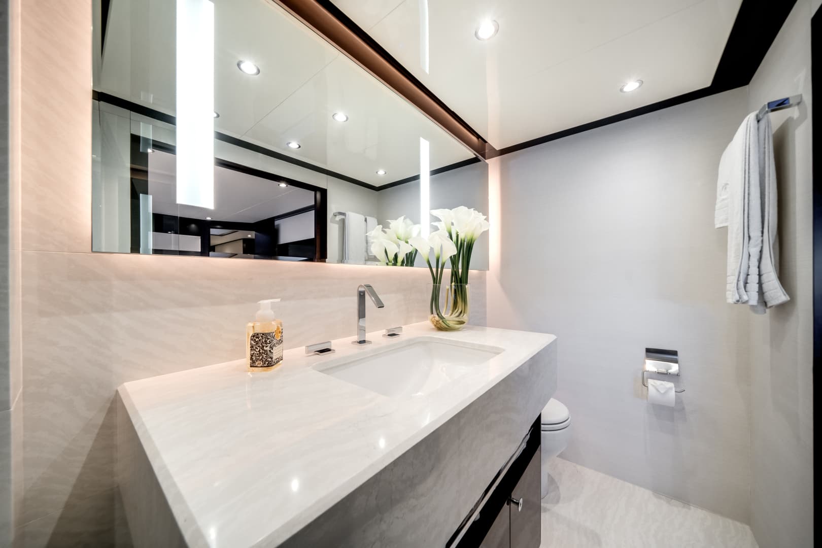 2022 Ocean Alexander 37 L — photo 70