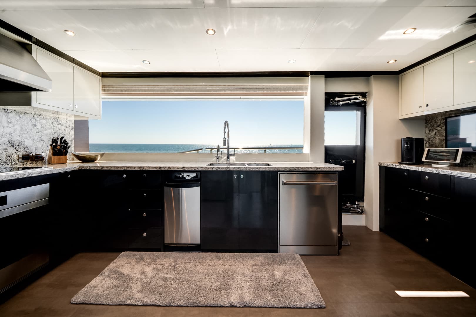 2022 Ocean Alexander 37 L — photo 34