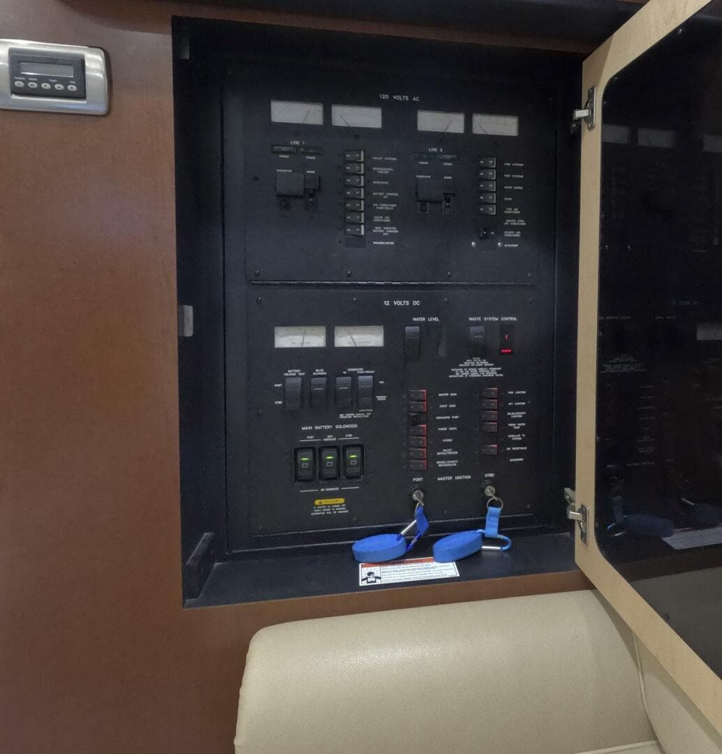 2007 Sea Ray 44 Sedan Bridge — photo 7