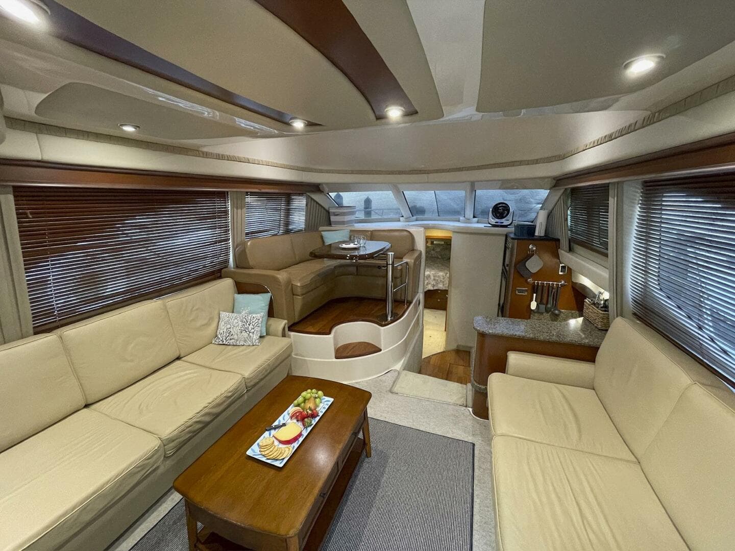 2007 Sea Ray 44 Sedan Bridge — photo 5