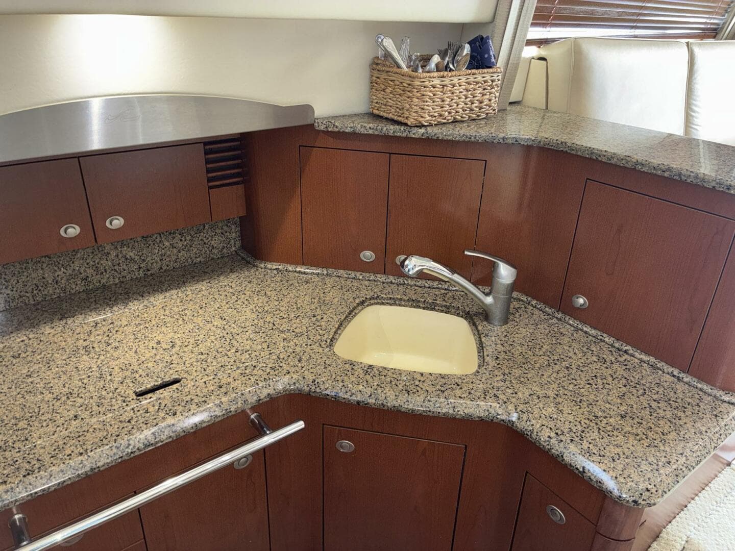 2007 Sea Ray 44 Sedan Bridge — photo 13