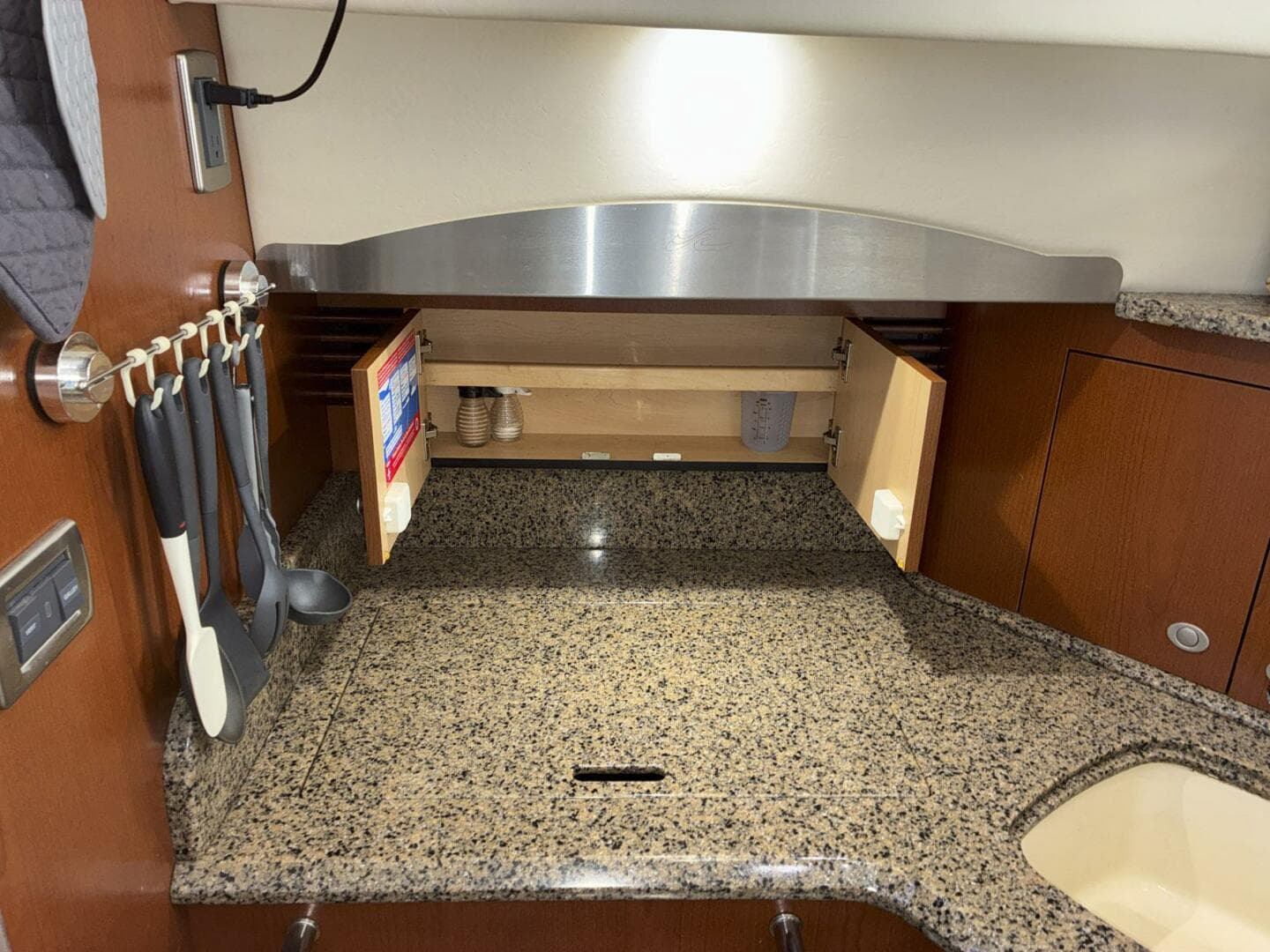 2007 Sea Ray 44 Sedan Bridge — photo 16