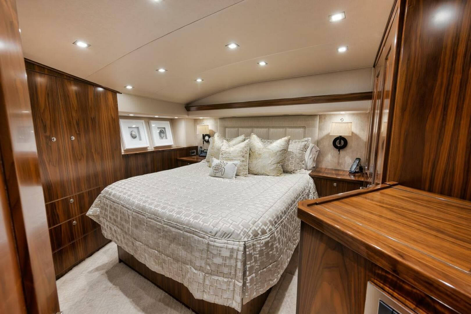 2019 Viking 68 Convertible — photo 17