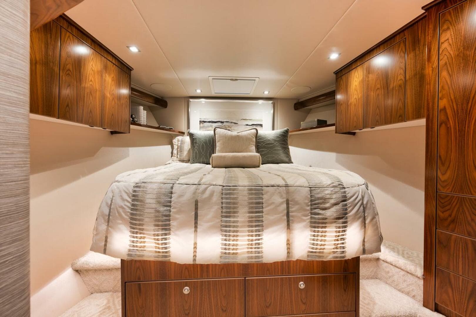 2019 Viking 68 Convertible — photo 23