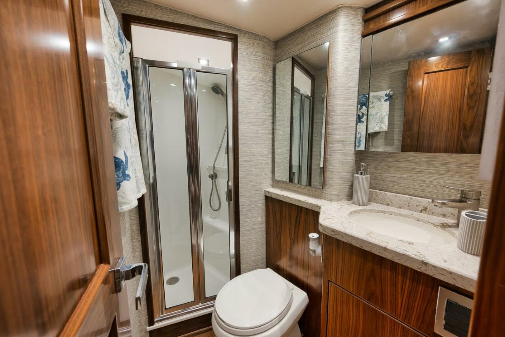 2019 Viking 68 Convertible — photo 22