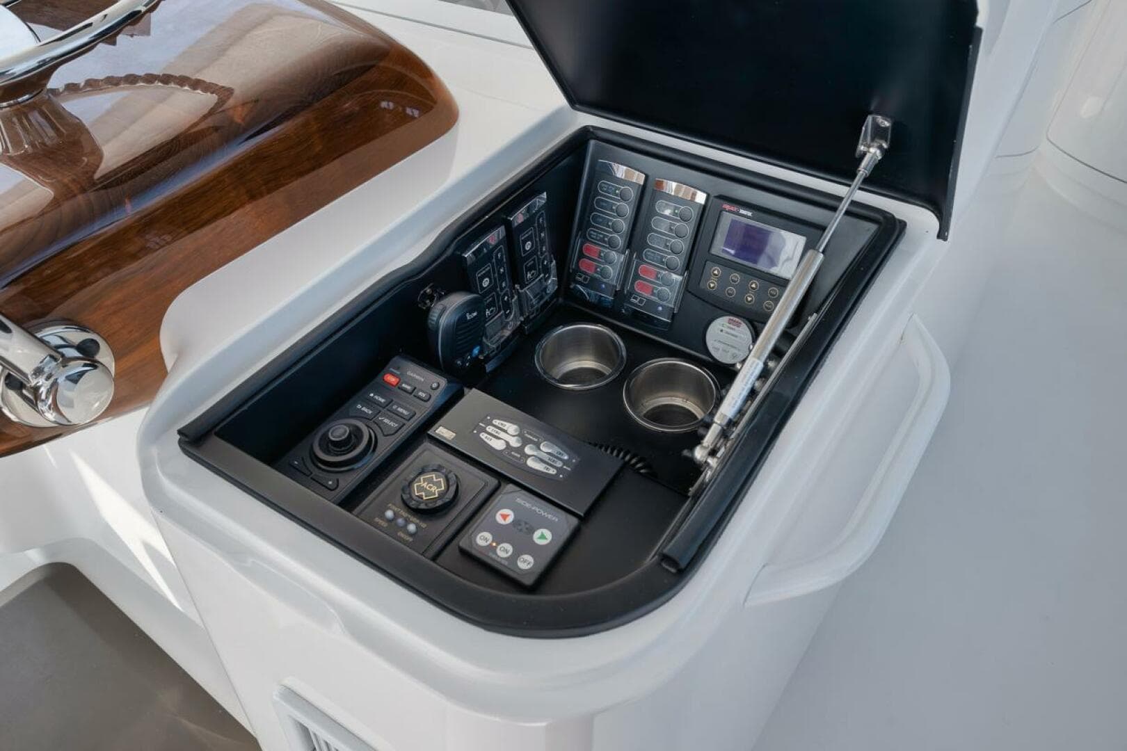 2019 Viking 68 Convertible — photo 41
