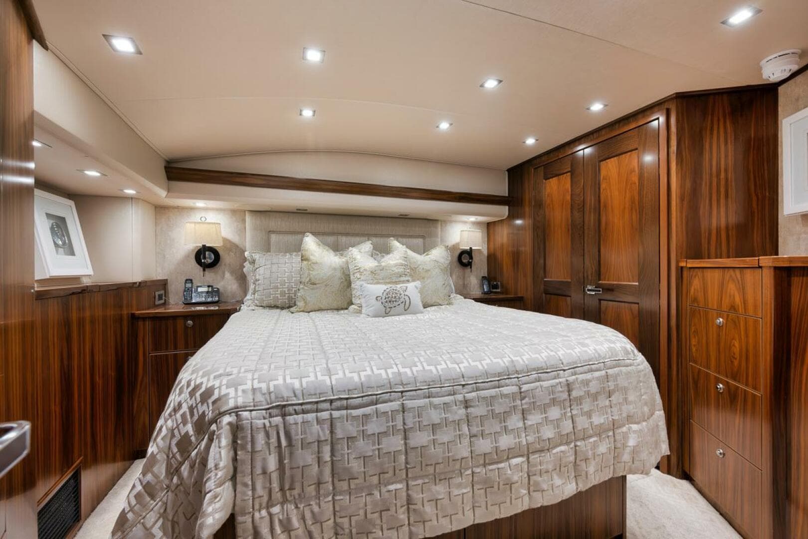 2019 Viking 68 Convertible — photo 18