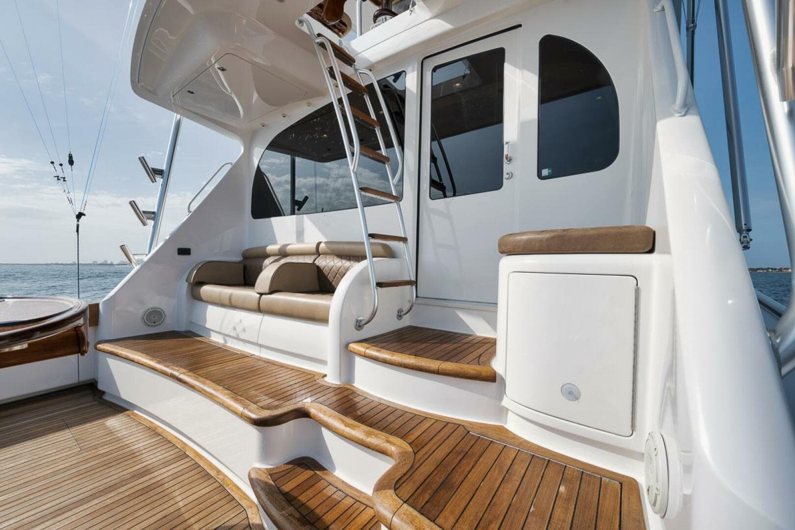 2019 Viking 68 Convertible — photo 32