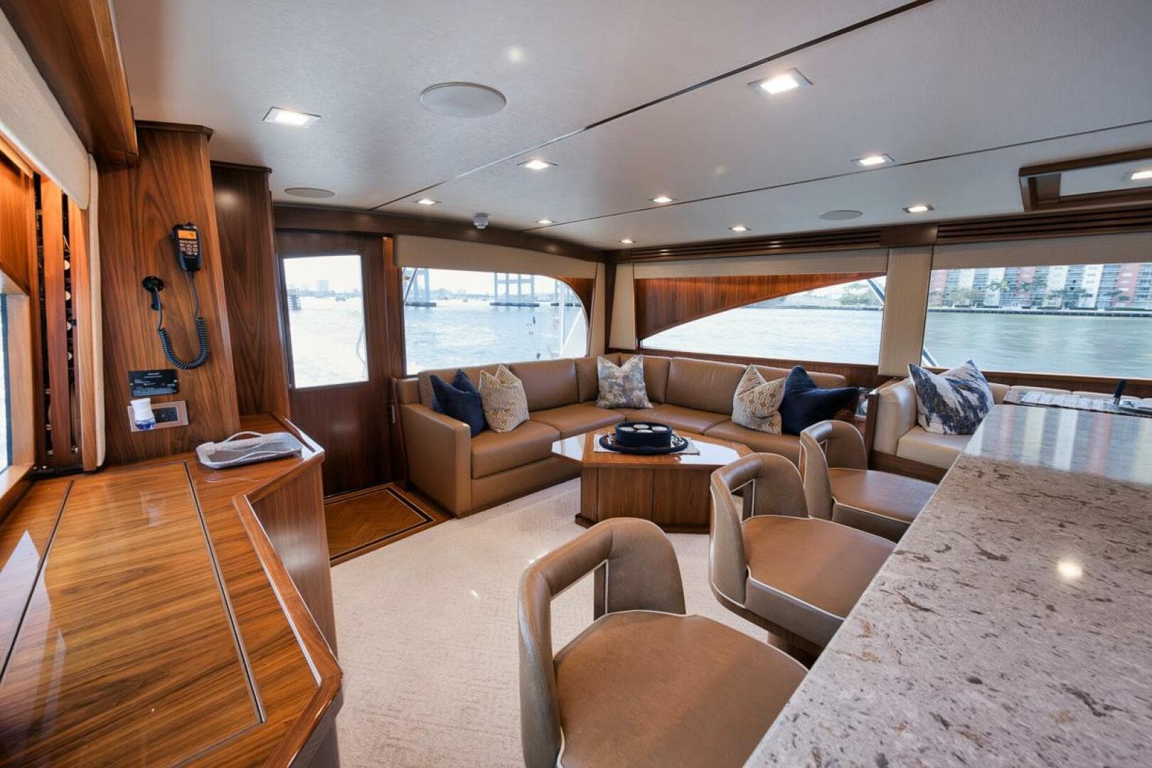 2019 Viking 68 Convertible — photo 4