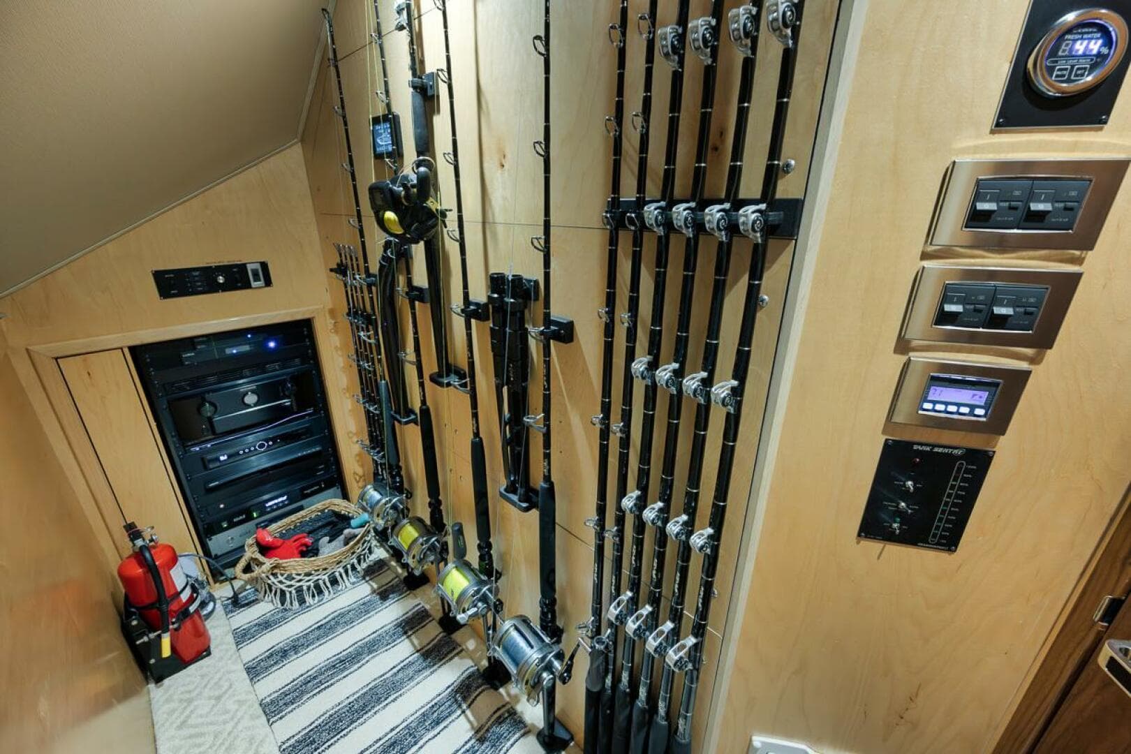 2019 Viking 68 Convertible — photo 13