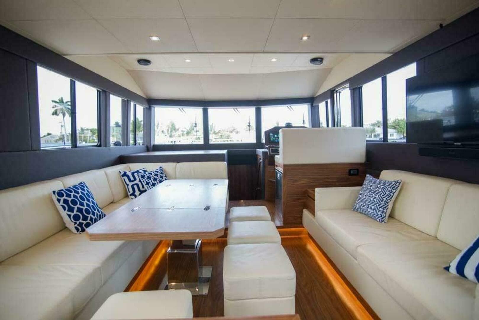 2019 Sundeck Yachts 580 Sport — photo 16