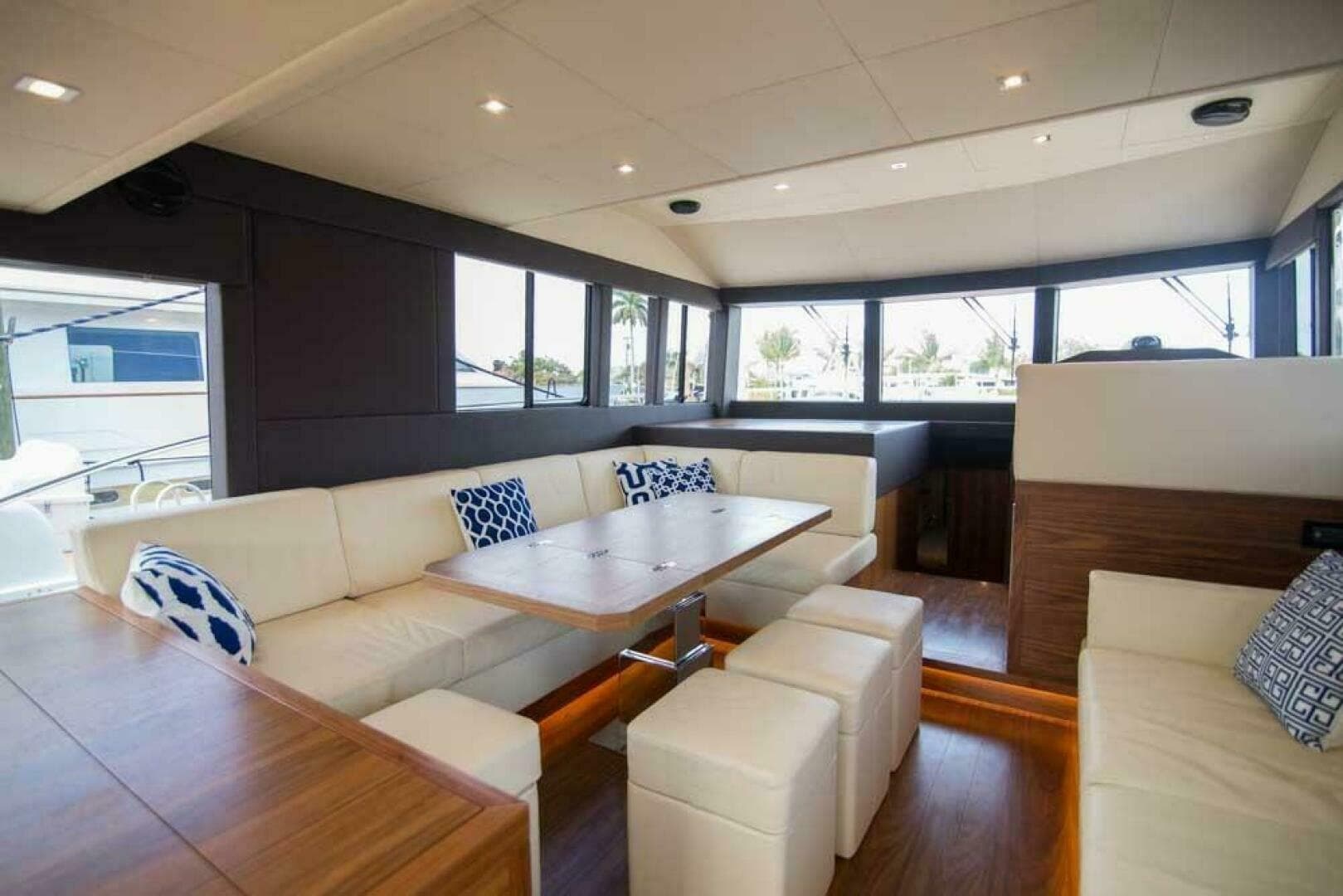 2019 Sundeck Yachts 580 Sport — photo 14