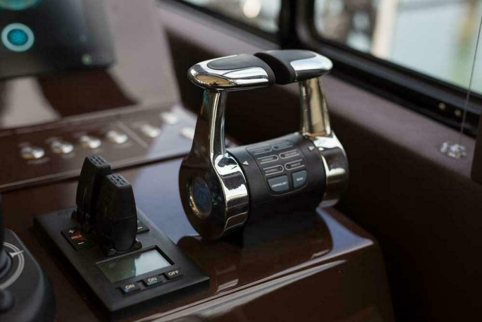 2019 Sundeck Yachts 580 Sport — photo 22