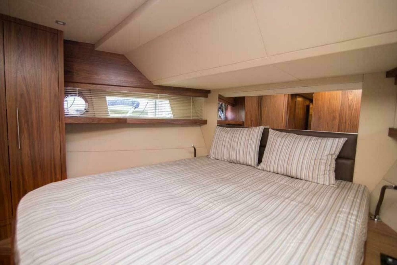 2019 Sundeck Yachts 580 Sport — photo 38