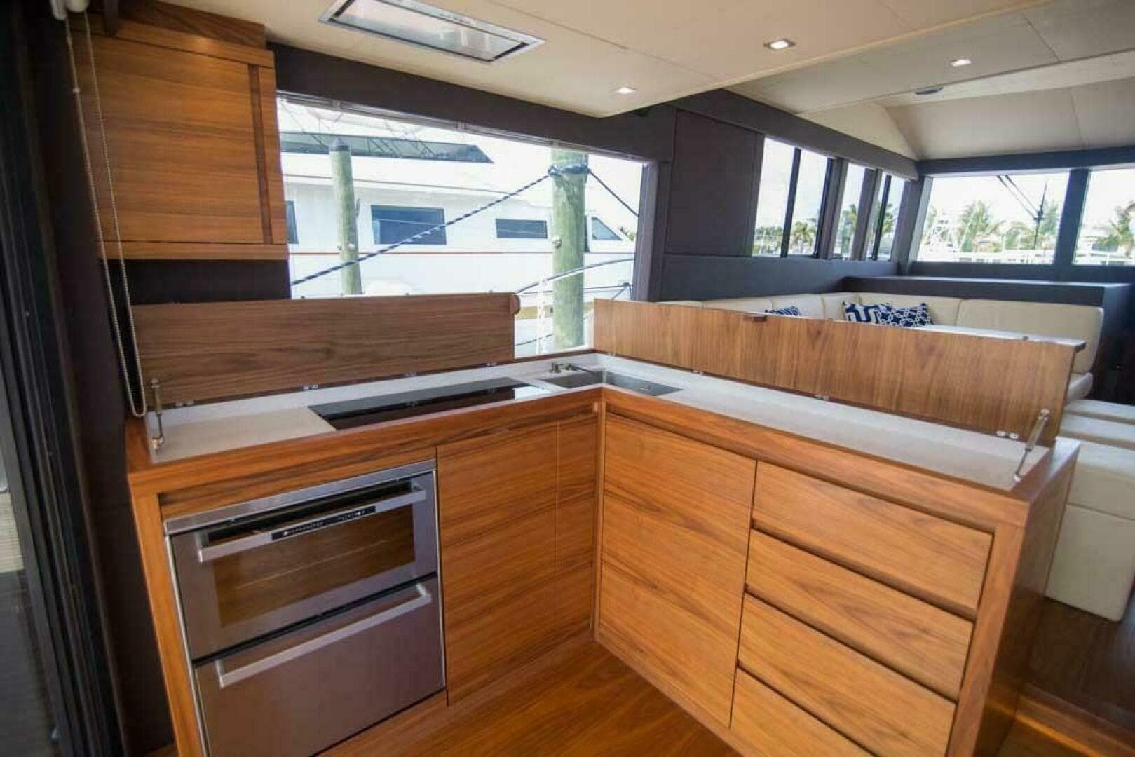 2019 Sundeck Yachts 580 Sport — photo 5