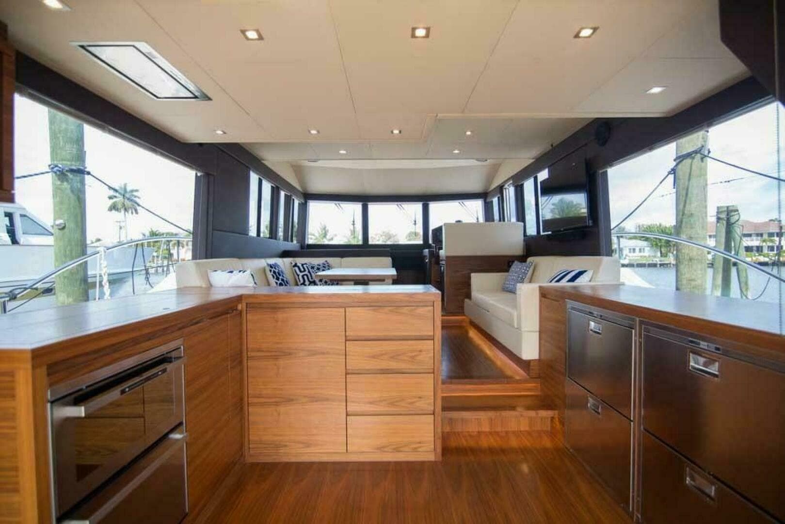2019 Sundeck Yachts 580 Sport — photo 7