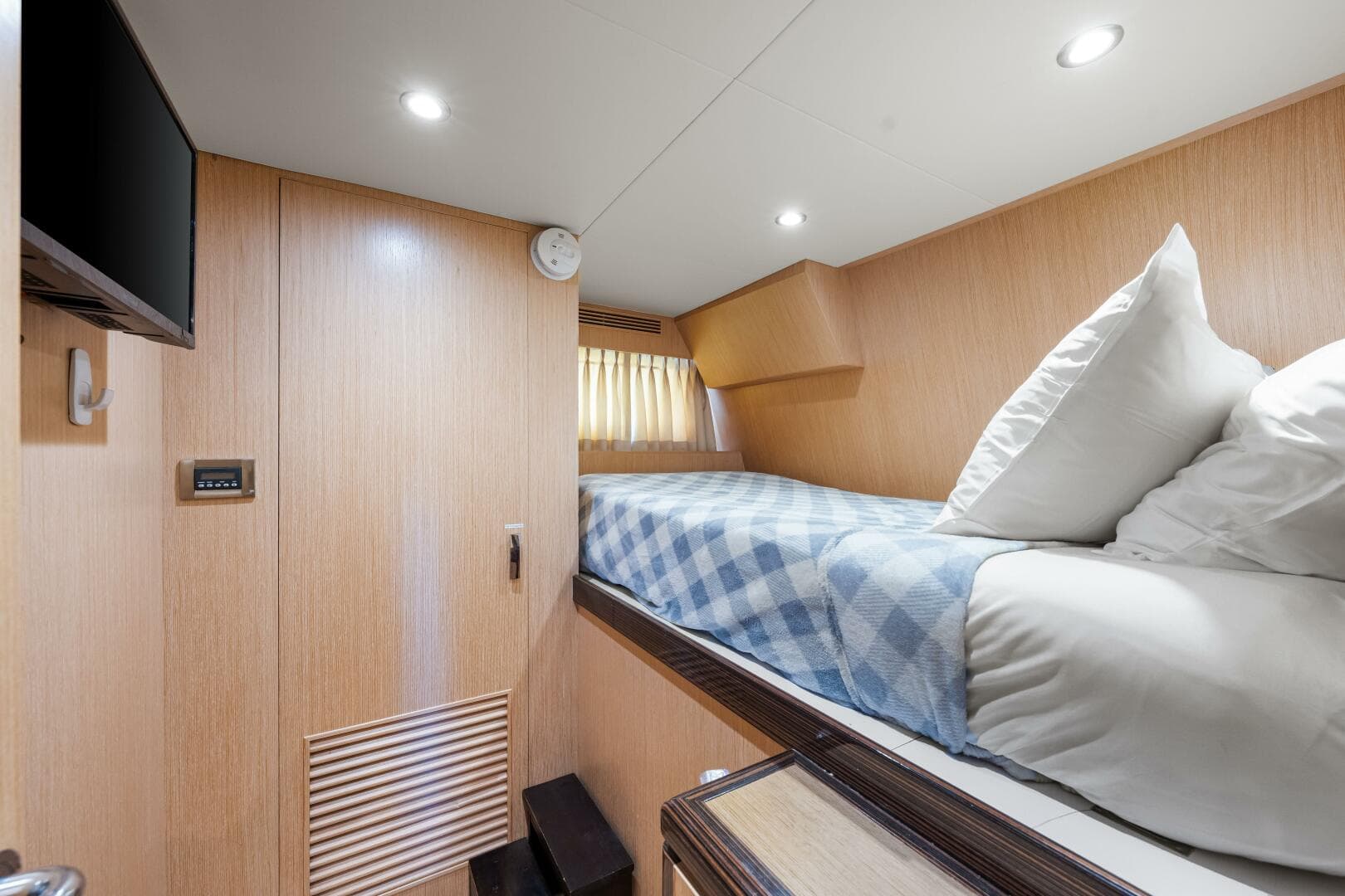 2010 Ocean Alexander 83 — photo 59