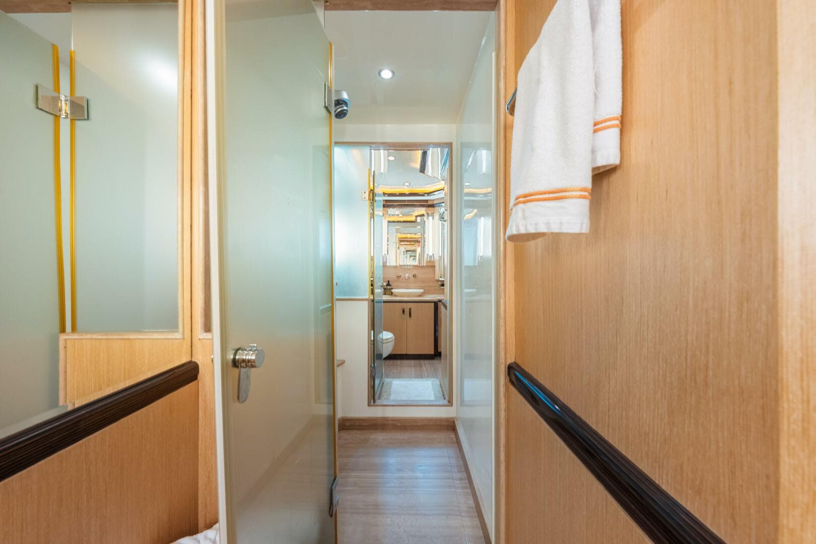 2010 Ocean Alexander 83 — photo 33