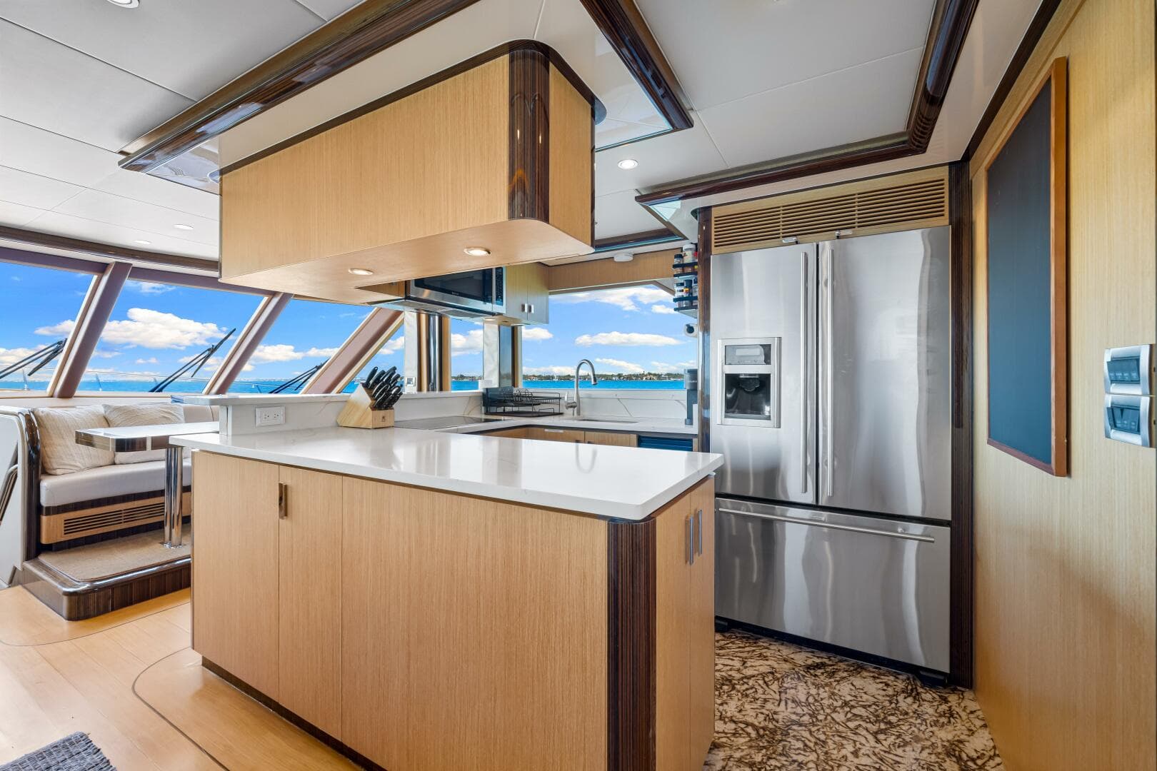 2010 Ocean Alexander 83 — photo 18