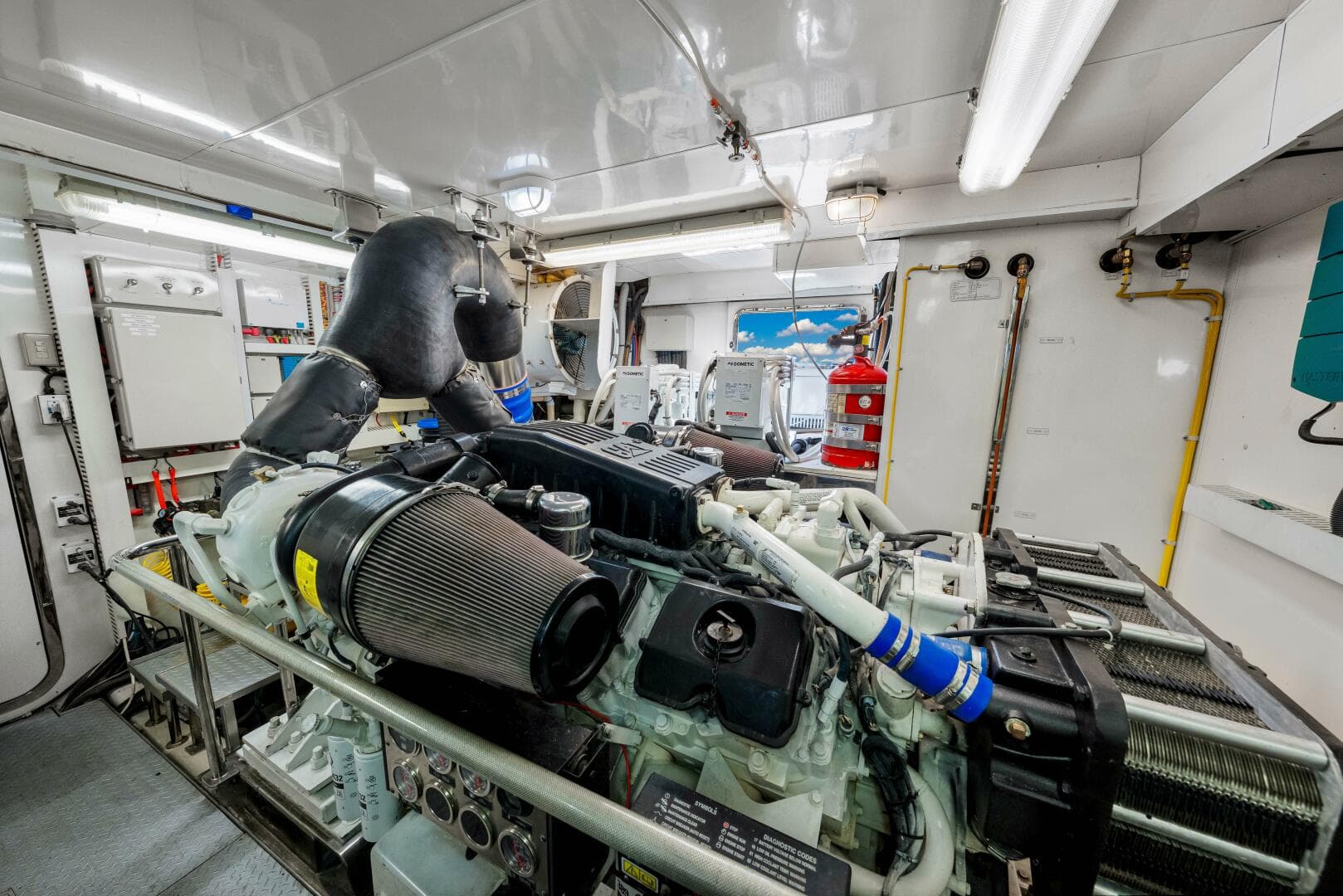 2010 Ocean Alexander 83 — photo 65