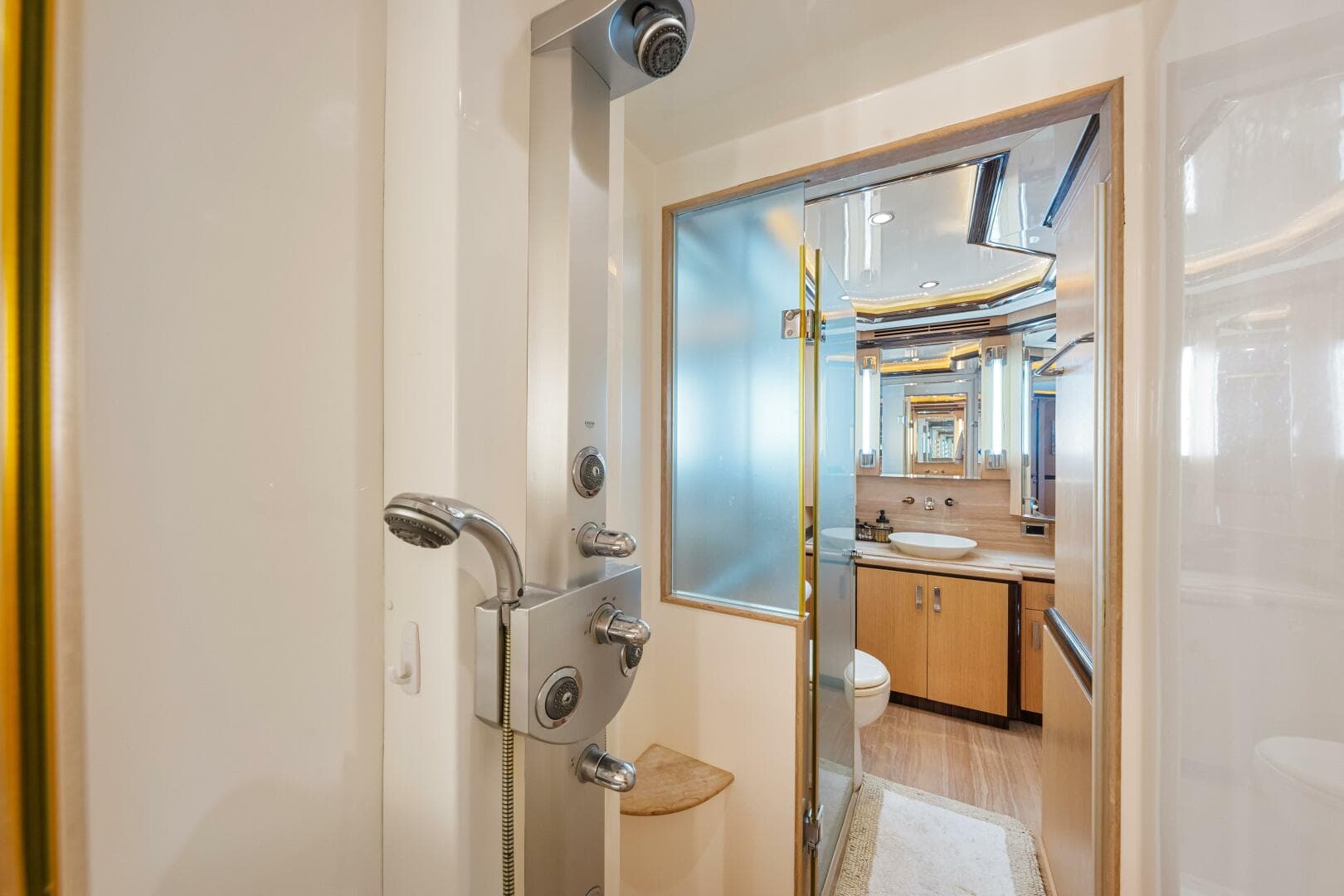 2010 Ocean Alexander 83 — photo 34