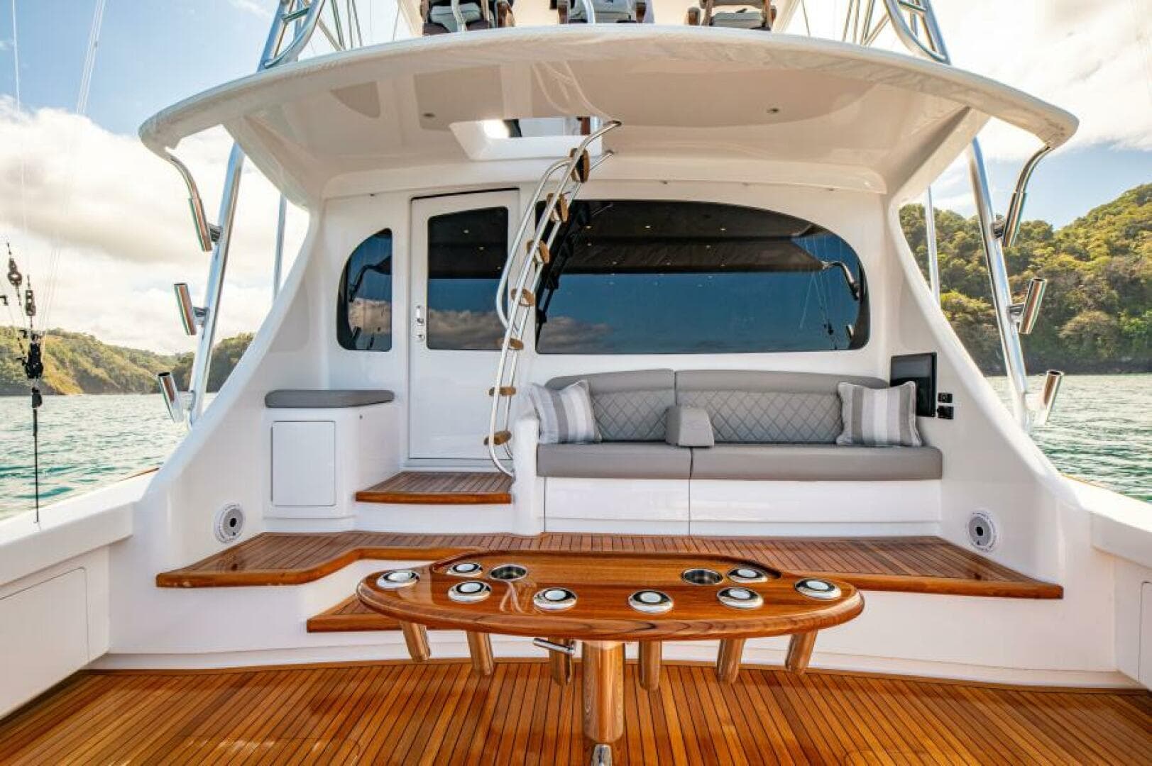 2023 Viking 64 Convertible — photo 38