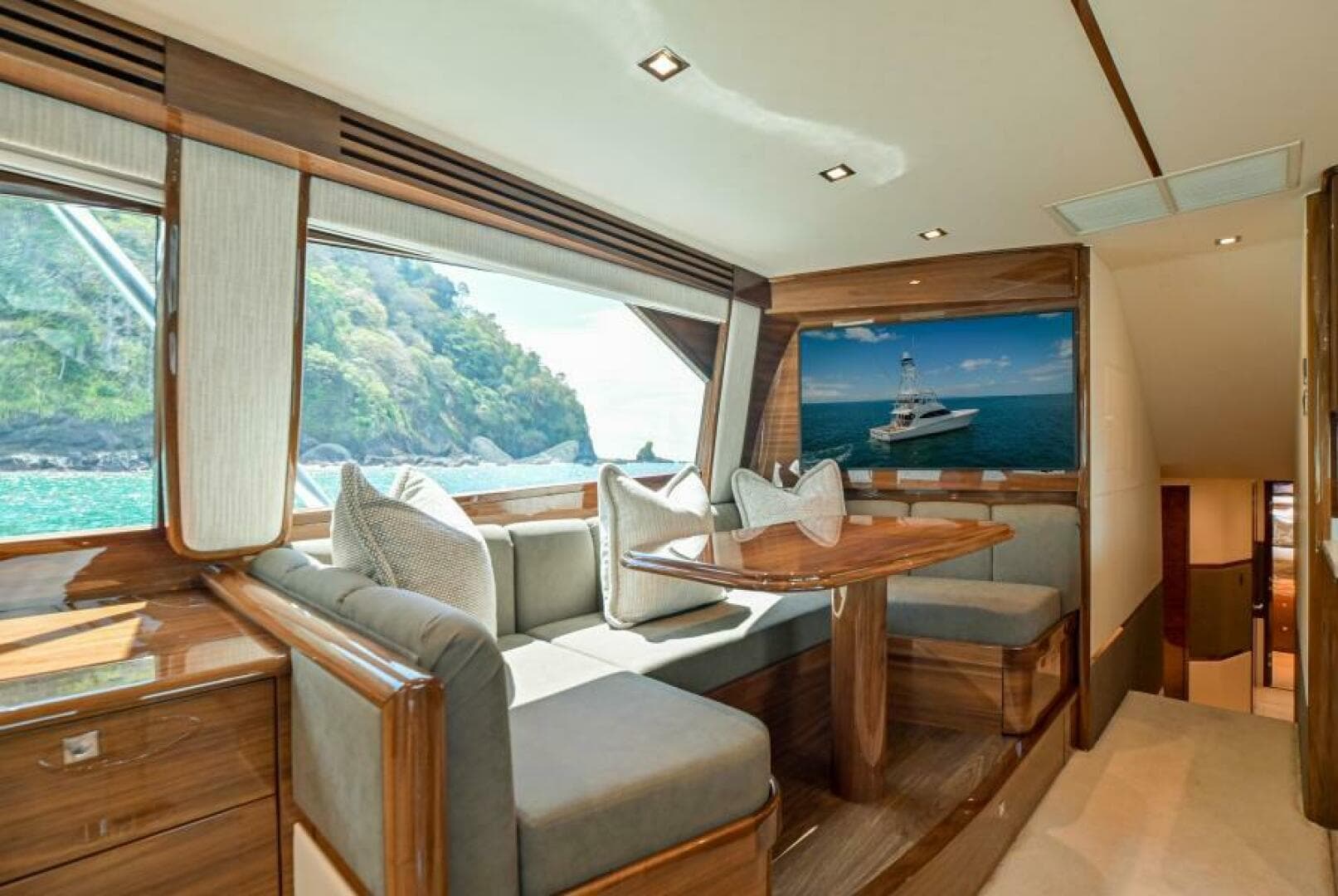 2023 Viking 64 Convertible — photo 17