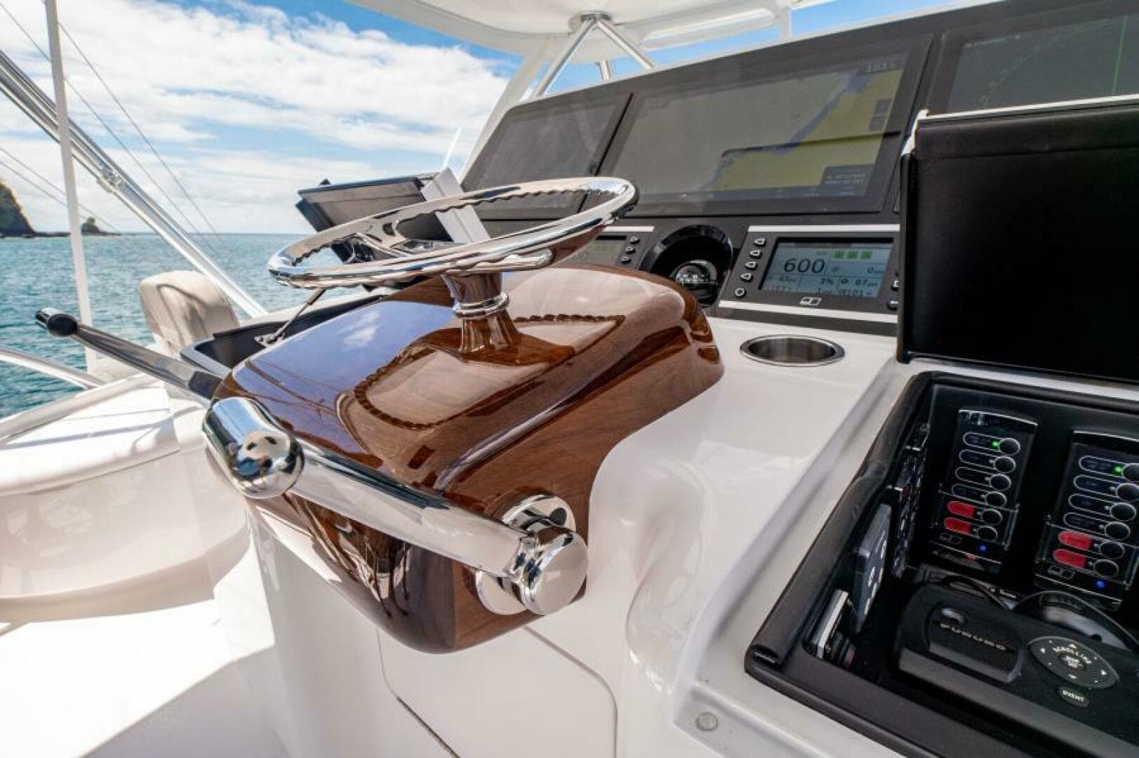 2023 Viking 64 Convertible — photo 42