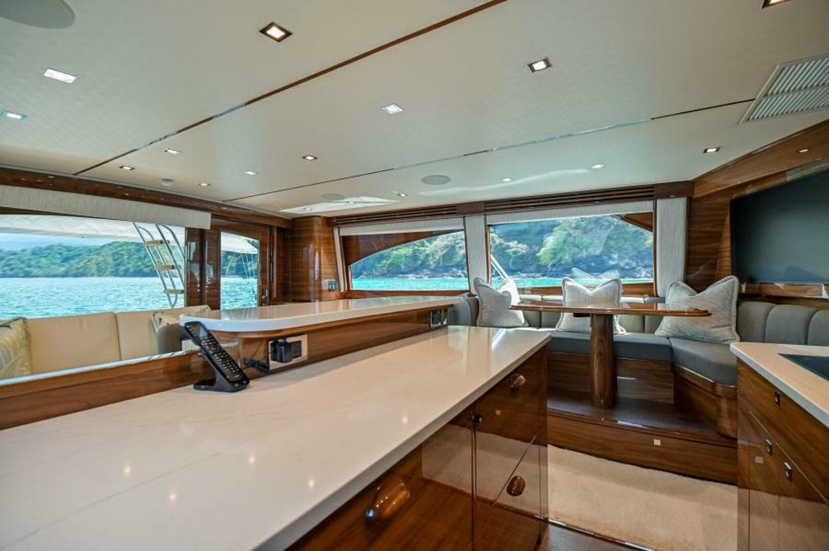 2023 Viking 64 Convertible — photo 16