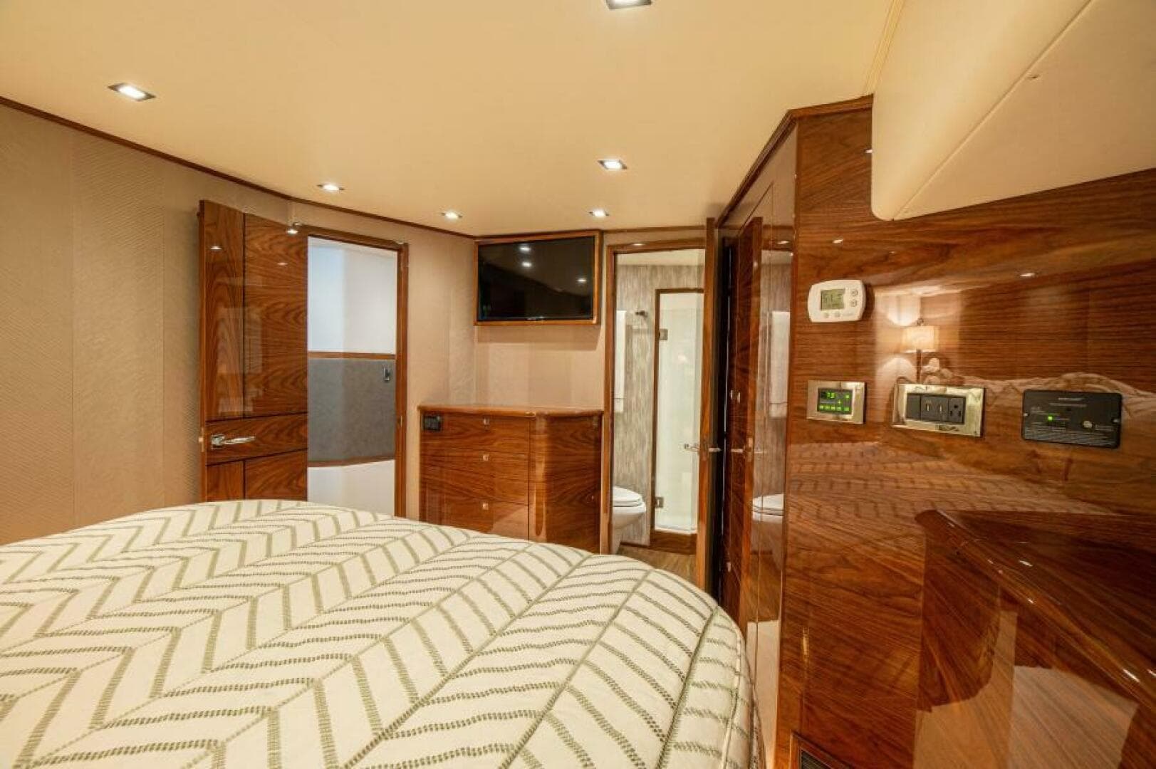 2023 Viking 64 Convertible — photo 24