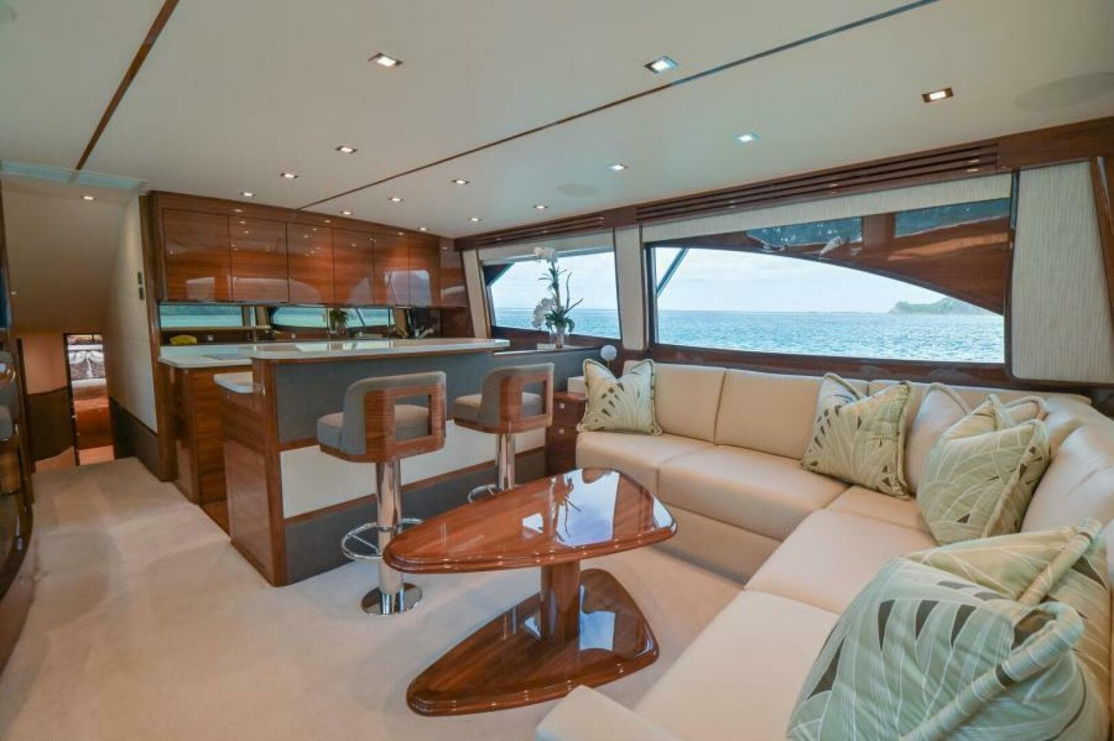 2023 Viking 64 Convertible — photo 7