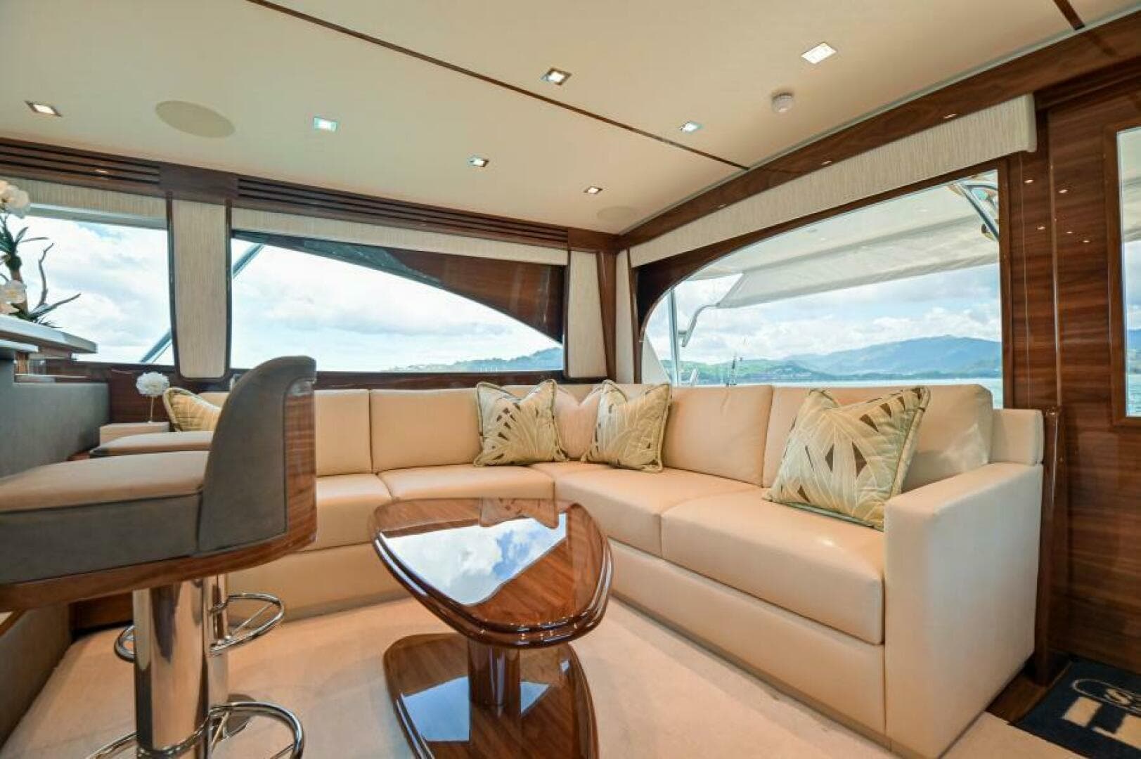 2023 Viking 64 Convertible — photo 8