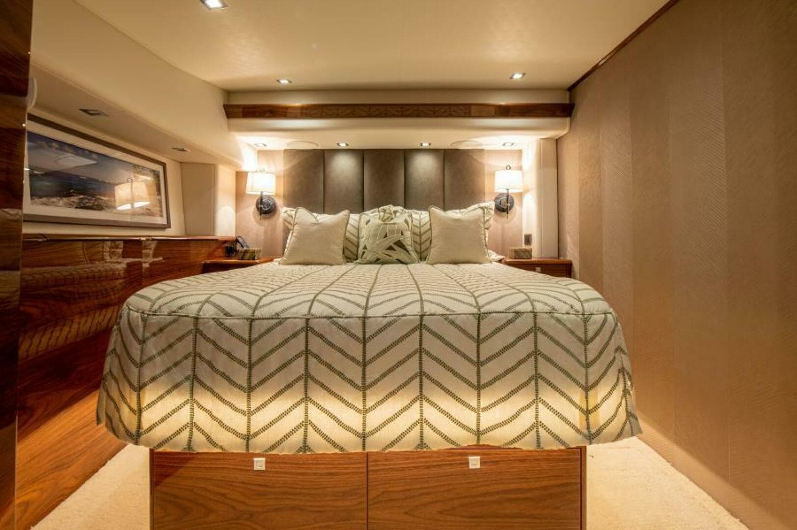 2023 Viking 64 Convertible — photo 5