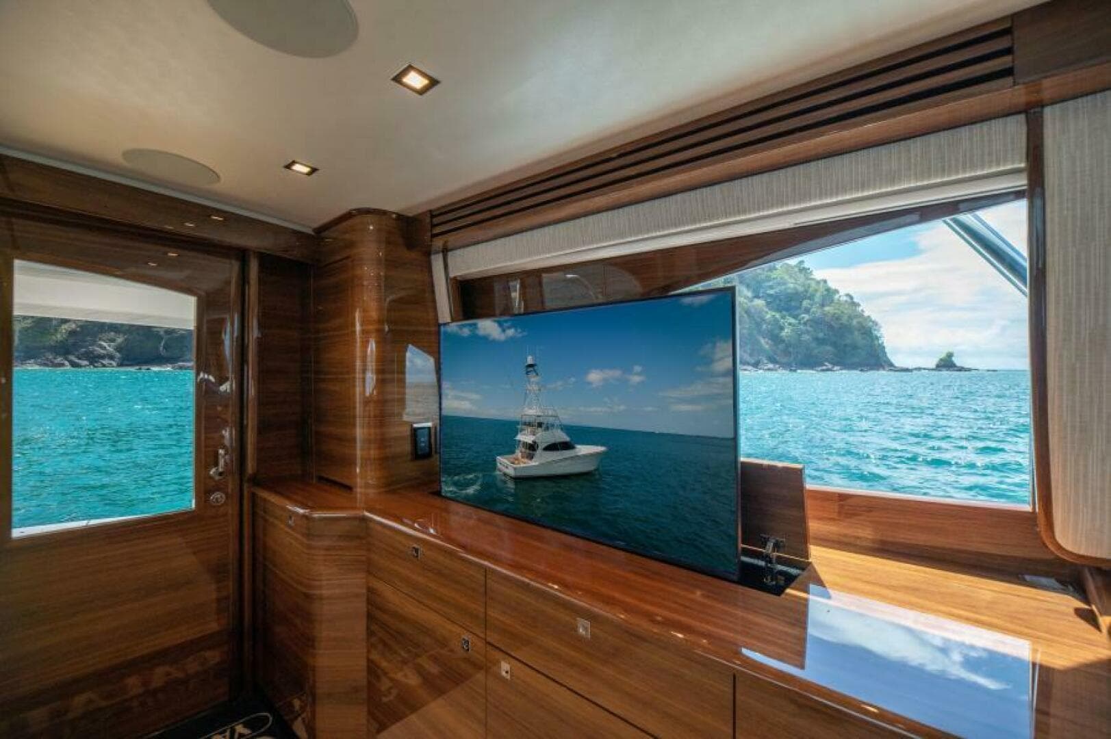 2023 Viking 64 Convertible — photo 19